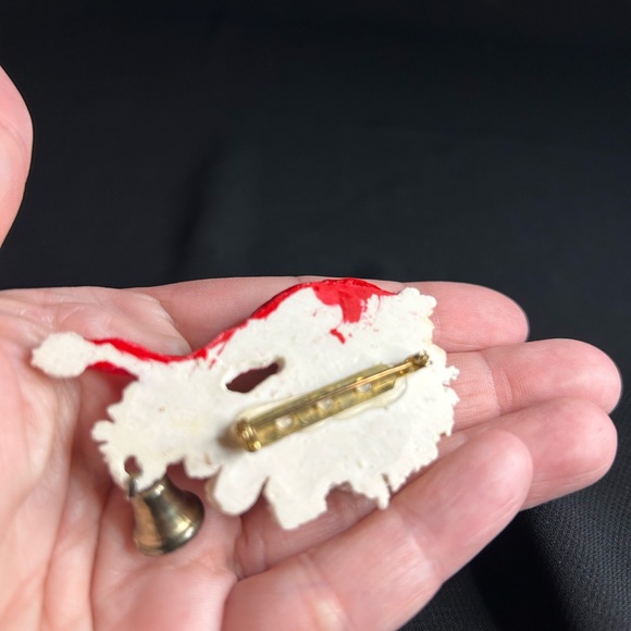 VTG Ceramic Hand Painted Santa Claus Brooch w/ jingle bell. Unbranded - Picture 4 of 7
